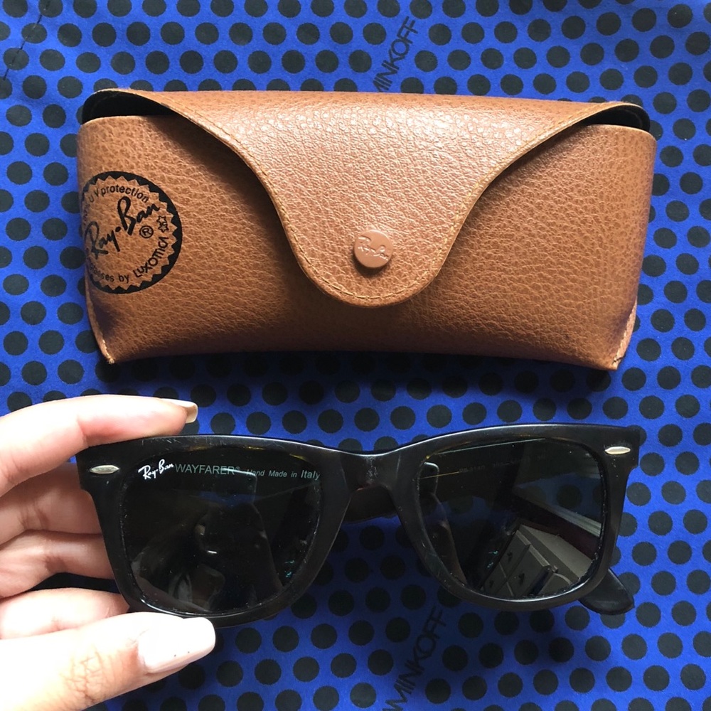 RAY-BAN Wayfarer Sunglasses 🕶